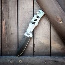 Optima emergency knife with window breaker and belt cutter