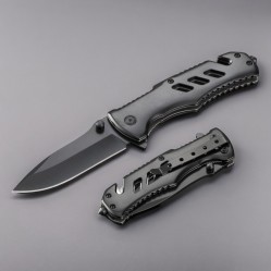 Optima emergency knife with window breaker and belt cutter